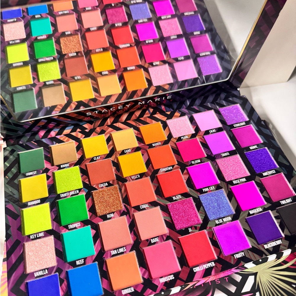 Carnival III Eyeshadow Palette - Vibrant Colors - Picture 4 of 6